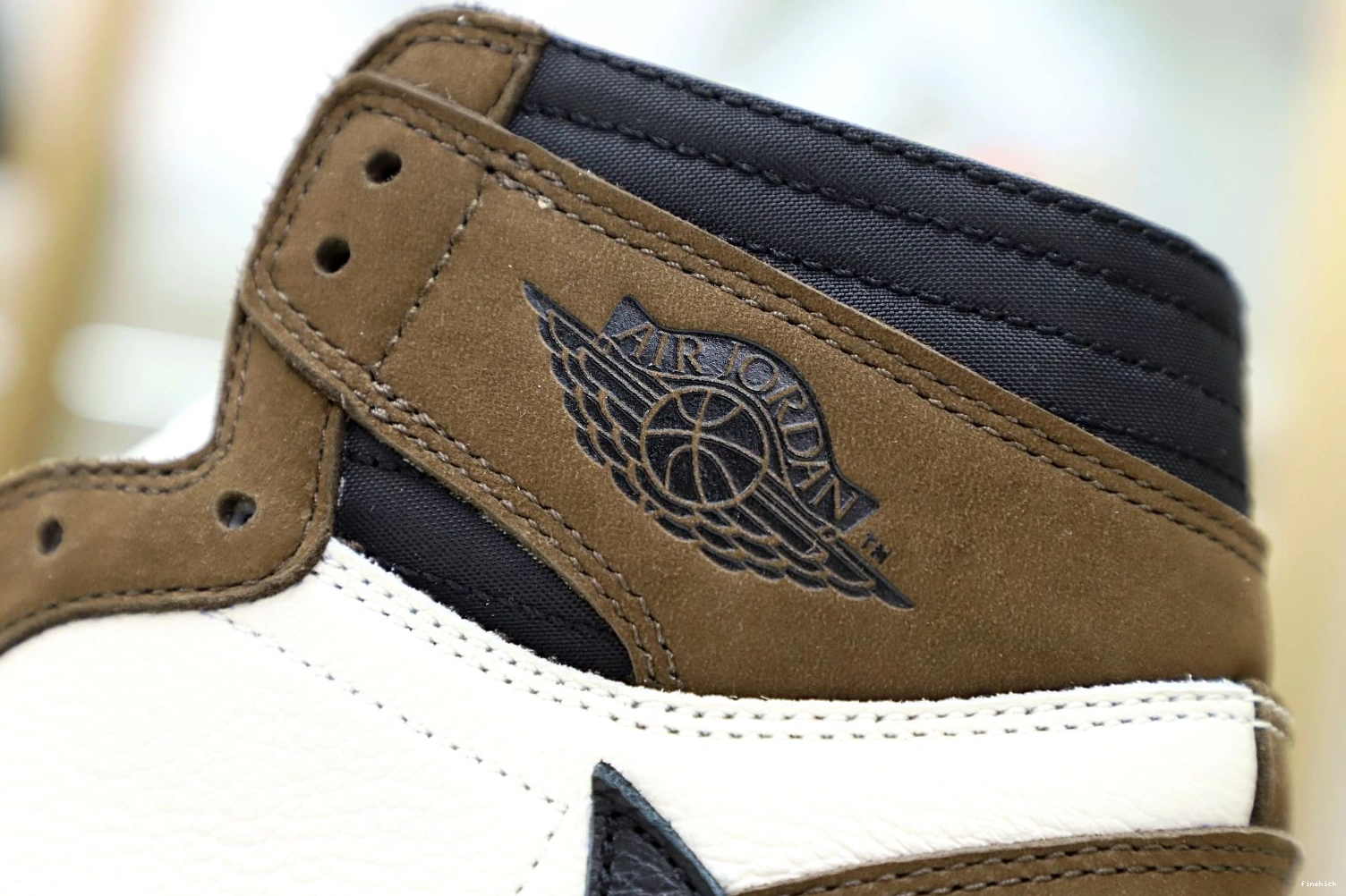 TRAVIS RETRO OG JORDAN 1 'MOCHA' AIR X SCOTT HIGH 0729